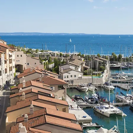 Апартаменты Portopiccolo - Giardino Vista Castello Систиана